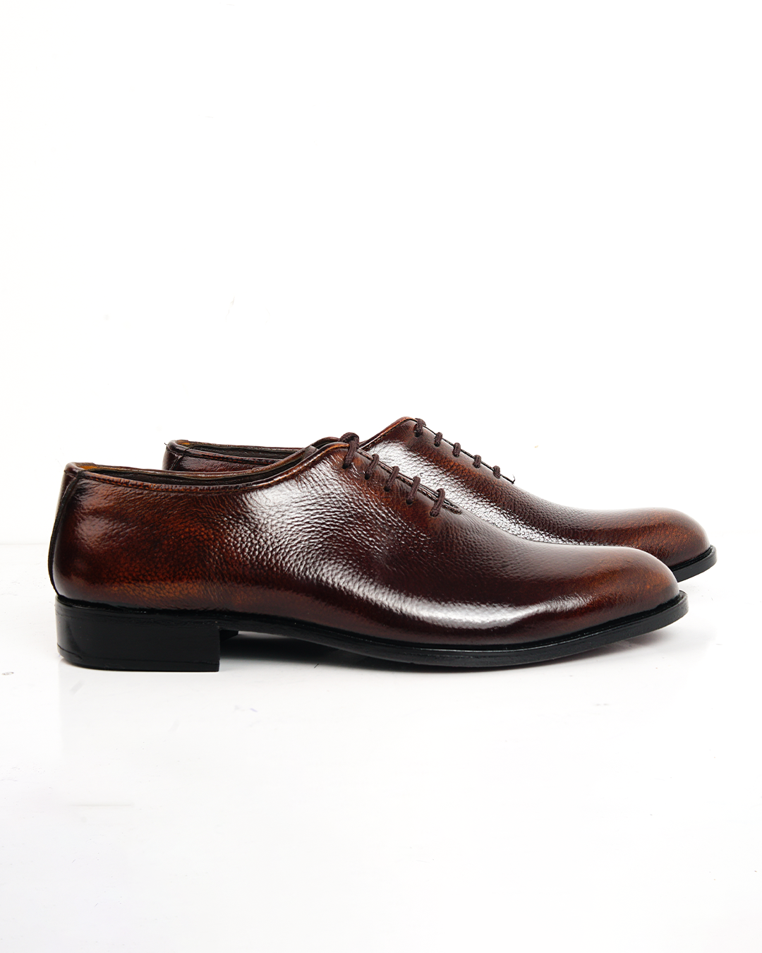 Royal wholecut shoes